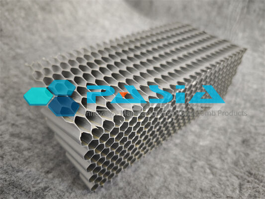 中国 Flame Retardant Lightweigt Honeycomb Energy Absorber with High Heat Dissipation Pyramidal Structure Handling 15 KW/m² for Aerospace Chamber Lining サプライヤー