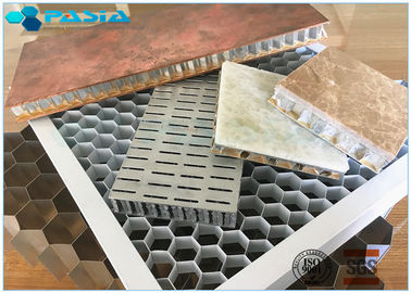 中国 非穴があいた5mm側面の長さのアルミニウム蜜蜂の巣中心の天井の合成物板 サプライヤー