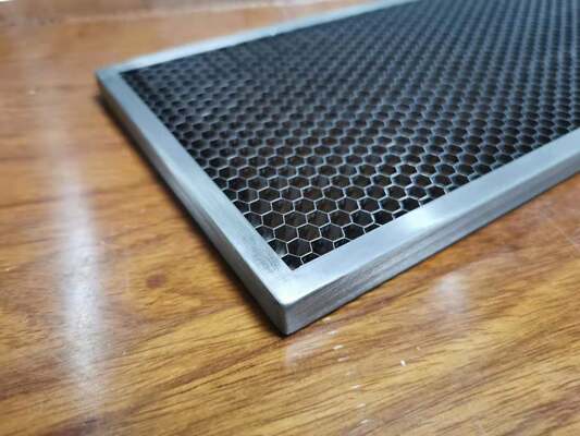 EMIシールド ステンレス鋼 ハニーコム 透気パネル 0.8mm Dia サプライヤー