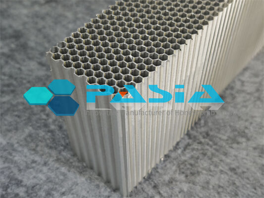 ISO 9001 Certified Aluminum Honeycomb Energy Absorber with Custom Pre Cut Dimensions and Expanded Cell Size for 4 Pin Support Fitment in Crash Dummies サプライヤー