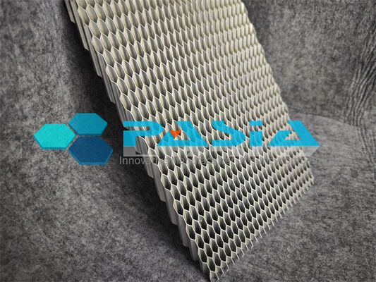 Flame Retardant Lightweigt Honeycomb Energy Absorber with High Heat Dissipation Pyramidal Structure Handling 15 KW/m² for Aerospace Chamber Lining サプライヤー